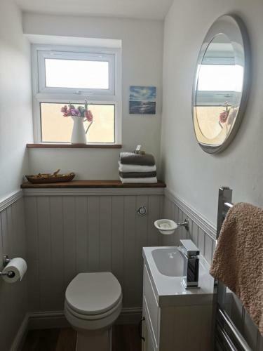Welcoming 2 Bedroom Home With Large Outdoor Space