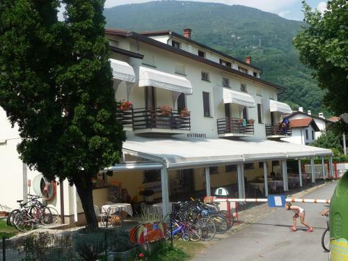 Camping Hotel Au Lac De Como