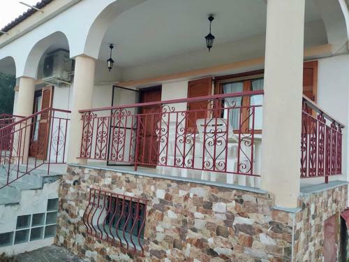 Villa Litsa! Quiet Place, Beautiful Garden, Near Beach!