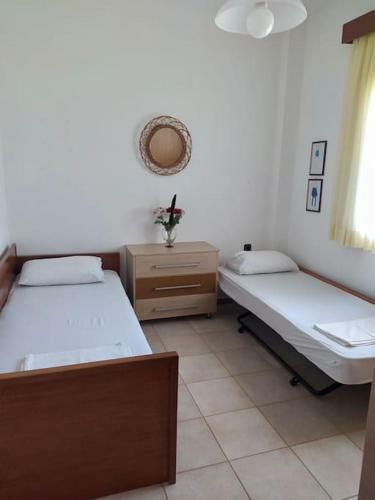 Villa Litsa! Quiet Place, Beautiful Garden, Near Beach!