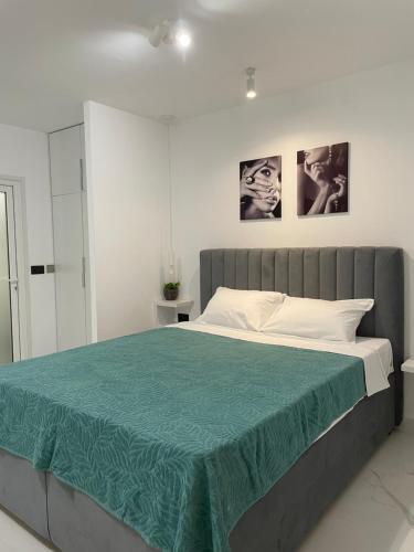 Deluxe Pool Apartment 4