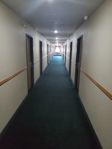 Hotel Super 7 Inn Tecumseh
