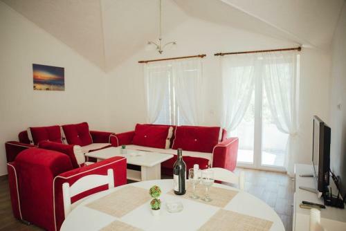 Three-bedroom Apartment Next To Tivat Airport