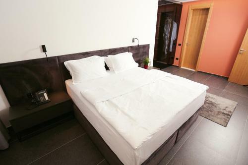 Hotel 12