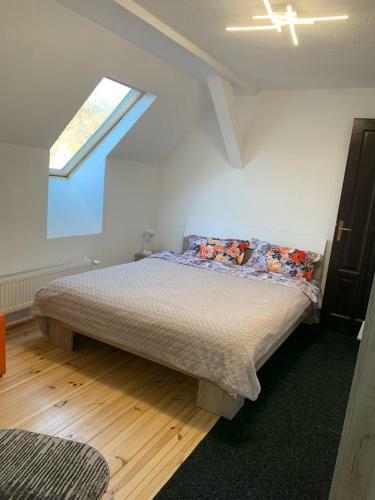 Hostal Camere �n Cas? de Lemn Proasp?t Renovat?