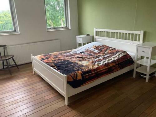 Apartamento Twee-onder-een-kap, Ruime Tuin, Stad