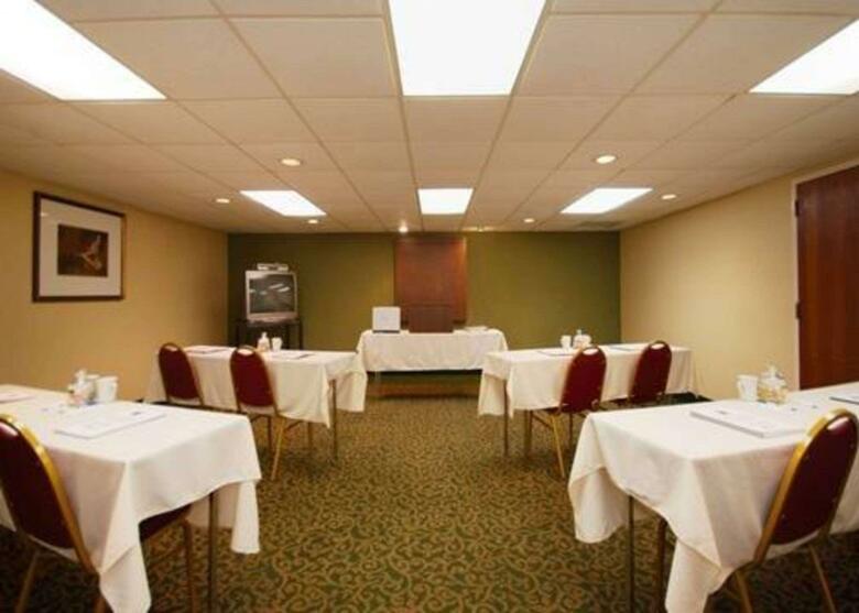 Hotel Comfort Inn & Suites North At The Pyramids