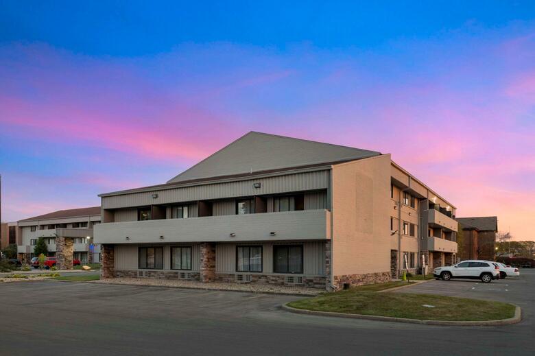 Hotel Comfort Inn & Suites North At The Pyramids