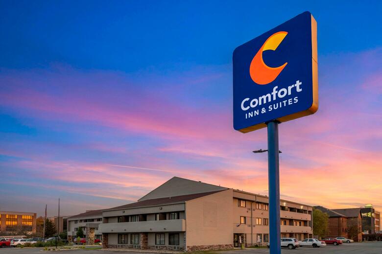 Hotel Comfort Inn & Suites North At The Pyramids