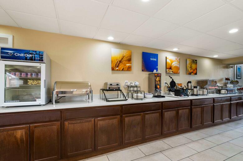 Hotel Comfort Inn & Suites North At The Pyramids