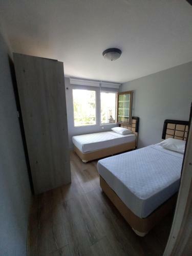 Apartamento Den?z Manzara Li Gen?? Terasli 2+1 �ati Kat Da?re