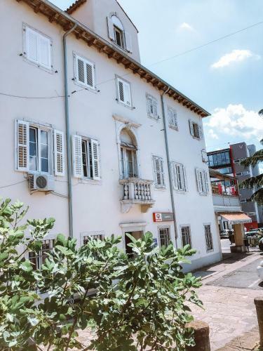 Apartment Jan - Old Town Apartment With Free Parking