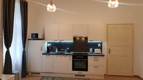 Lovely Center Apartment