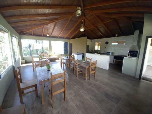 Casa C/ Piscina E Vista � Praia de Taquaras - Bc