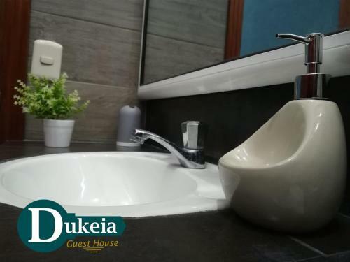 Hostal Dukeia Guest House