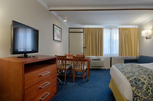 Spinnaker Motel