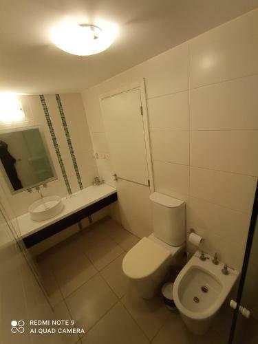 Apartamento De 2 Dormitorios Con Parrillero En Punta Del Este