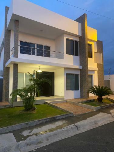 Casa Dentro de Urbanizaci�n Con Piscina Privada
