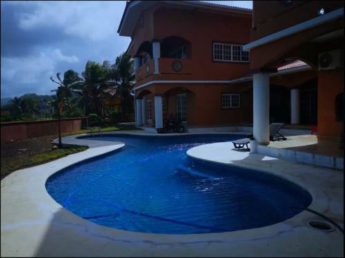 Under The Caribbean Sun... Bajo El Sol Caribe�o