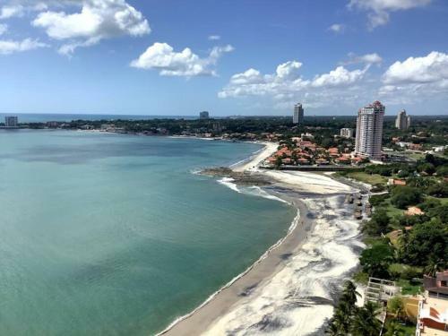 Executive 2 Bedroom Beachfront Apartment In Nueva Gorgona
