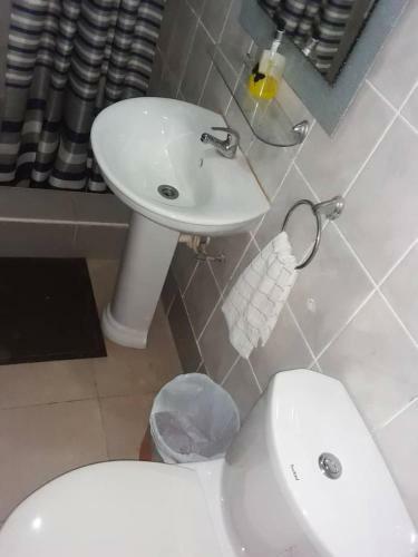 Hotel Jayliz Lodge Adenta,accra