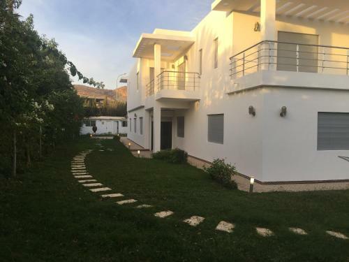 Stylish 4 Bedrooms Villa With Swimming Pool Ref Hi41054