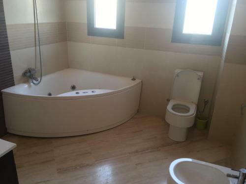 Stylish 4 Bedrooms Villa With Swimming Pool Ref Hi41054