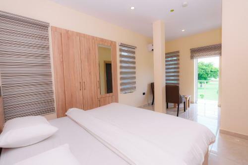 Hotel Zuma Rock Resort