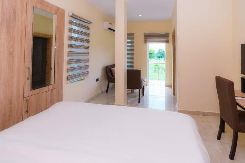 Hotel Zuma Rock Resort