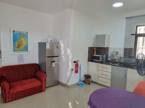 Hostal Room In Studio - Studio Solitaire Ideal For Two Adults - Garden View 1