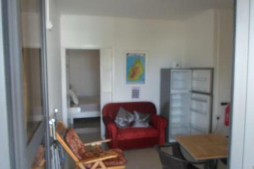 Hostal Room In Studio - Studio Solitaire Ideal For Two Adults - Garden View 1