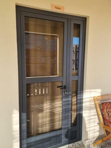 Hostal Room In Studio - Studio Solitaire Ideal For Two Adults - Garden View 1