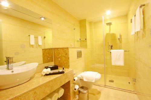 Hostal Room In Bb - Prideinn Azure Hotel Nairobi 3