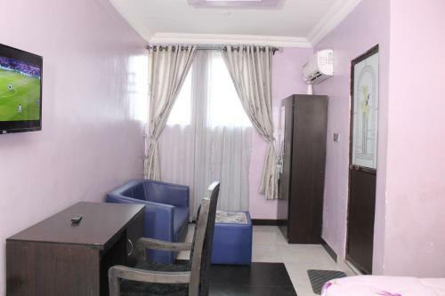 Chirozz Hotels & Suites