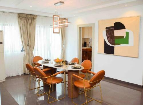 Upscale 3 Bedroom High-rise Apartment In V/island