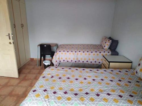 Kwamgozimba Guest House 2 Room7or5