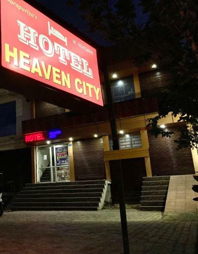 Spot On 90690 Hote Heaven City