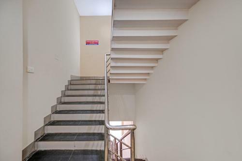 Hotel Capital O 90988 Moonlight Guest House