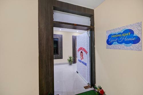 Hotel Capital O 90988 Moonlight Guest House