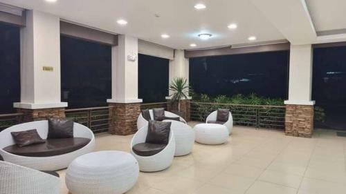 Apartamento Mid-rise 8 Spatial 2br Condominium