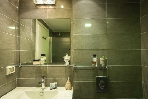 Luxury Levontin Apartment Near Rothschild