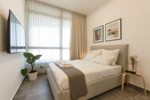 Airtlv - Menachem Begin Apartment
