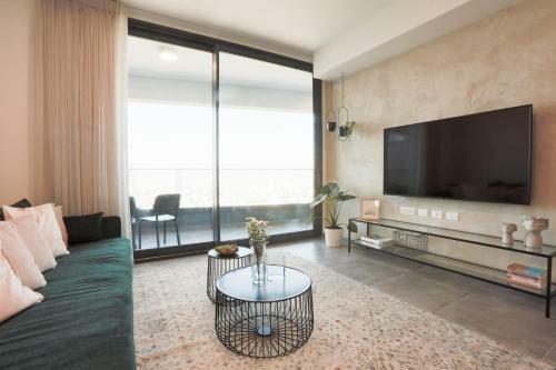 Airtlv - Menachem Begin Apartment
