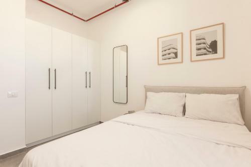 Airtlv - Menachem Begin Apartment