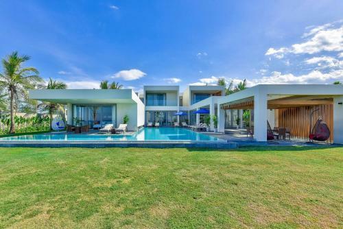 Stunning Beachfront 6br Villa W Largest Pool