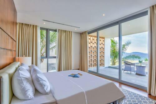 Stunning Beachfront 6br Villa W Largest Pool