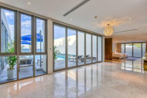Stunning Beachfront 6br Villa W Largest Pool