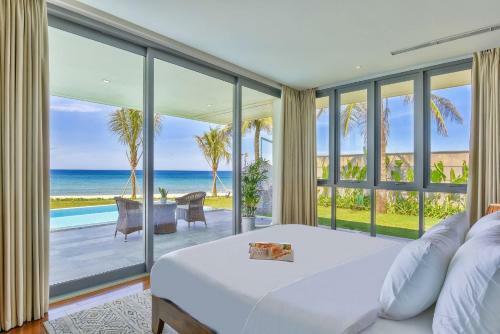 Stunning Beachfront 6br Villa W Largest Pool
