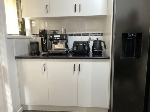 Beautiful Three Bedroom Home In Eimeo Village