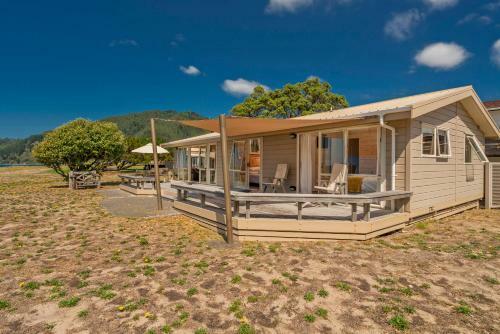Absolute Beachfront Bach - Pauanui Holiday Home